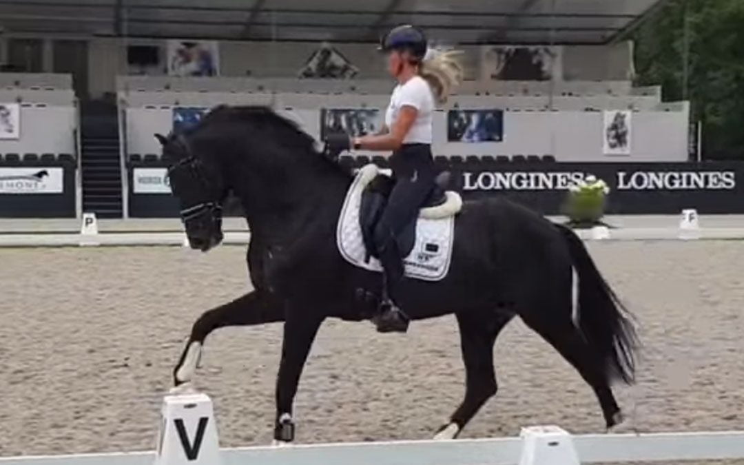 Emmelie Scholtens rijdt Kevin Costner Texel naar tweede plaats