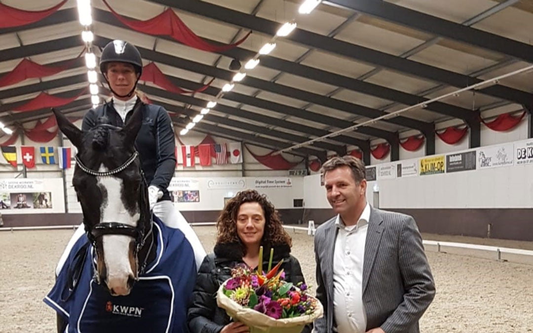 Evito gehuldigd in Zeeland met fokker Sonja van de Putte