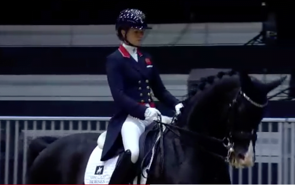 Charlotte Fry ruim aan kop in Riyadh