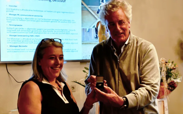 Zilveren KNHS-speld voor Anita Lussenburg